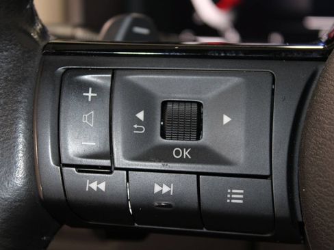 Used 2024 Nissan Rogue SL FWD image 21