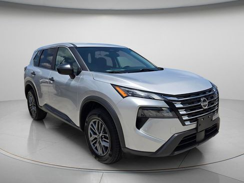 Used 2024 Nissan Rogue S AWD/4WD image 4