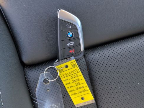 Used 2025 BMW 330i Sedan w/ Premium Package image 33