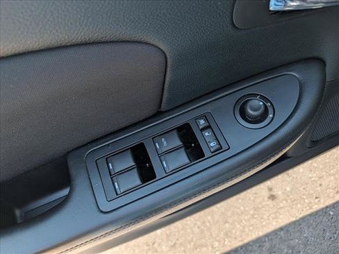 Used 2013 Chrysler 200 Touring FWD image 27
