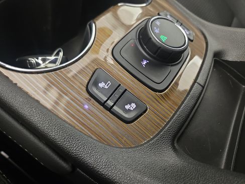 Certified 2023 GMC Acadia SLE w/ Driver Convenience Package image 29