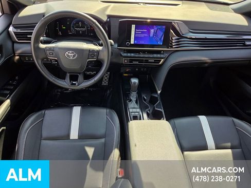 Used 2025 Toyota Camry SE image 15