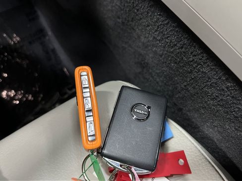 Used 2024 Volvo S60 B5 Ultimate w/ Climate Package image 26