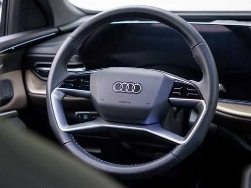Used 2025 Audi Q5 Premium Plus AWD/4WD image 11