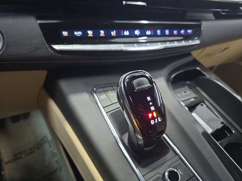 Used 2024 Cadillac Escalade ESV Premium Luxury AWD/4WD image 25