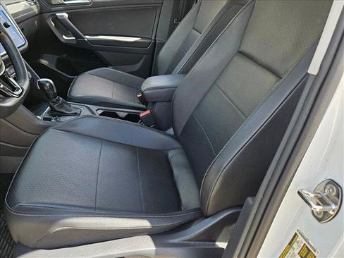 Used 2020 Volkswagen Tiguan SE w/ Panoramic Sunroof Package FWD image 14
