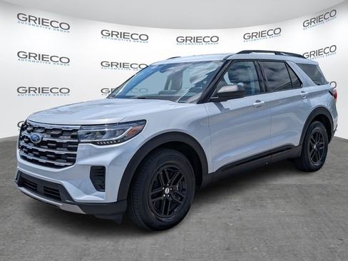 Used 2022 Ford Explorer XLT w/ Equipment Group 202A RWD image 3