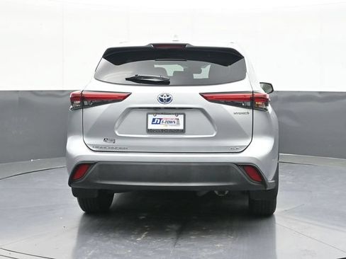 Used 2023 Toyota Highlander XLE FWD image 12