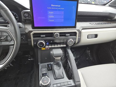 Used 2024 Toyota Tacoma Limited w/ Limited Package (LT) AWD/4WD image 23