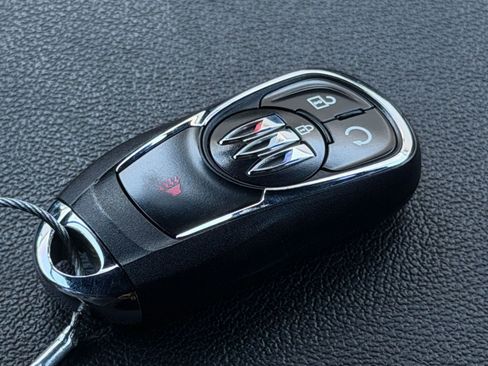Used 2025 Buick Envista Preferred image 23