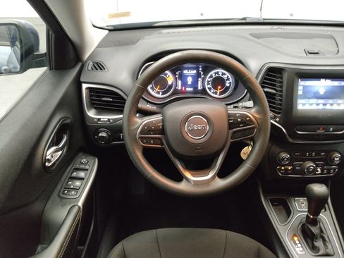 Used 2021 Jeep Cherokee Latitude FWD image 22