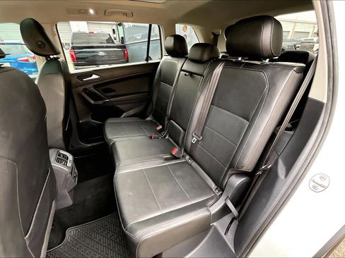 Used 2018 Volkswagen Tiguan SE w/ Panoramic Sunroof Package image 21