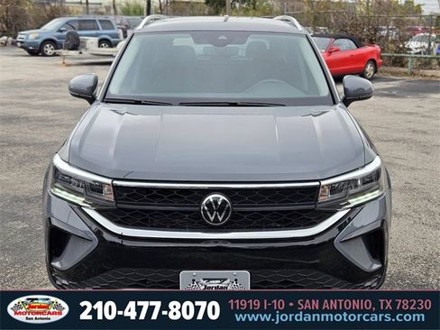 Used 2024 Volkswagen Taos SE w/ Black Wheel Package image 8