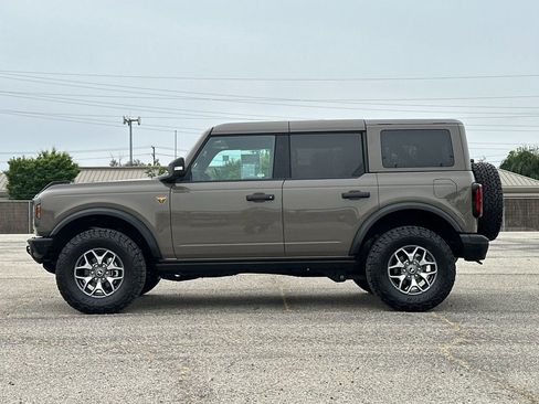 Certified 2025 Ford Bronco Badlands image 6