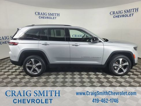 Used 2023 Jeep Grand Cherokee Limited AWD/4WD image 6