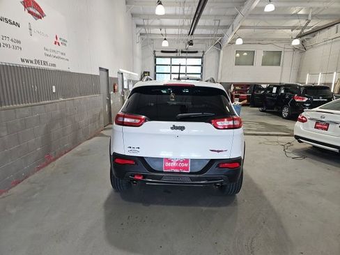 Used 2015 Jeep Cherokee Trailhawk w/ Leather Interior Group AWD/4WD image 5
