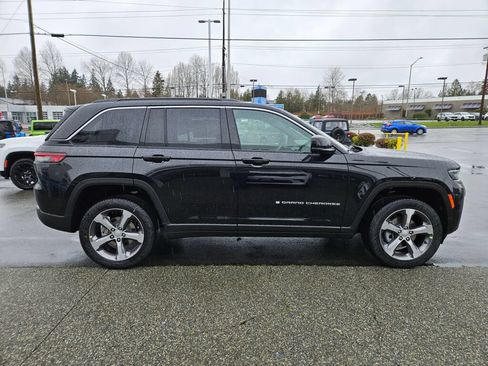 New 2026 Jeep Grand Cherokee Limited w/ Luxury Tech Group II AWD/4WD image 6