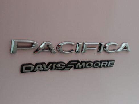 Used 2025 Chrysler Pacifica Select FWD image 35