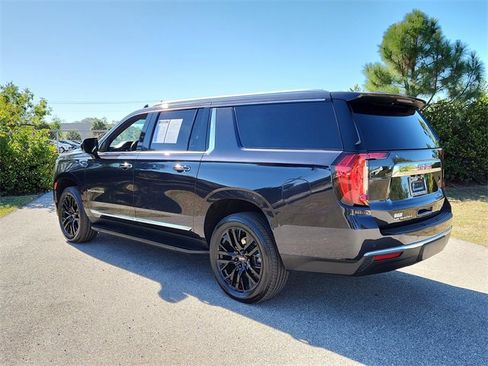 Certified 2023 GMC Yukon XL SLT image 3