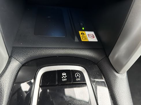 Used 2023 Toyota Corolla Cross XLE image 22