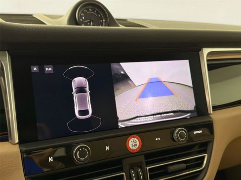 Certified 2023 Porsche Macan S AWD/4WD image 23