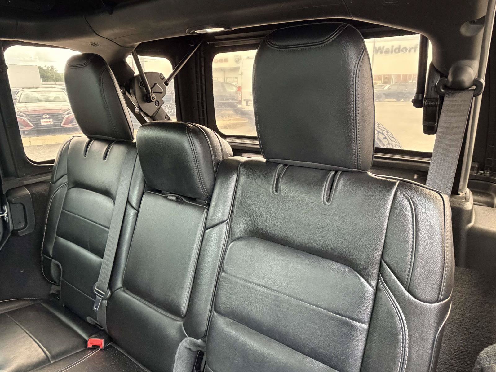 Used 2021 Jeep Wrangler Unlimited Sahara AWD/4WD image 29