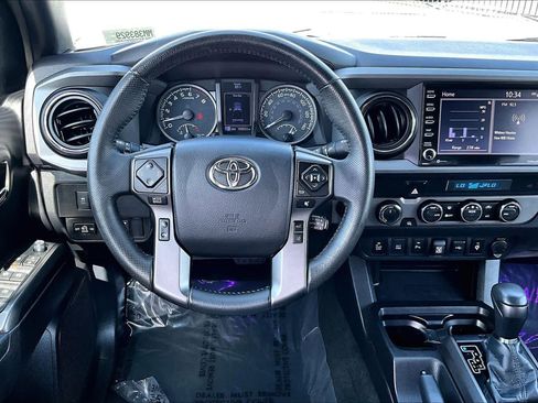 Used 2021 Toyota Tacoma TRD Off-Road w/ Technology Package AWD/4WD image 5