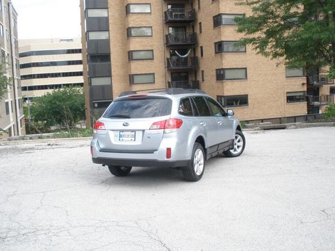 Used 2013 Subaru Outback 2.5i Premium AWD/4WD image 15