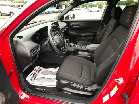 Certified 2025 Honda HR-V Sport image 4
