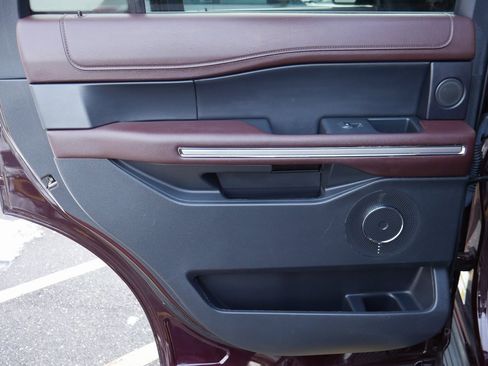 Used 2023 Ford Expedition Limited image 34