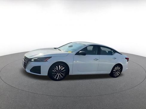 Used 2025 Nissan Altima 2.5 SV image 7