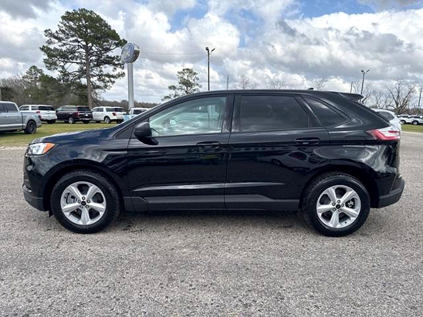 Used 2024 Ford Edge SE AWD/4WD image 5