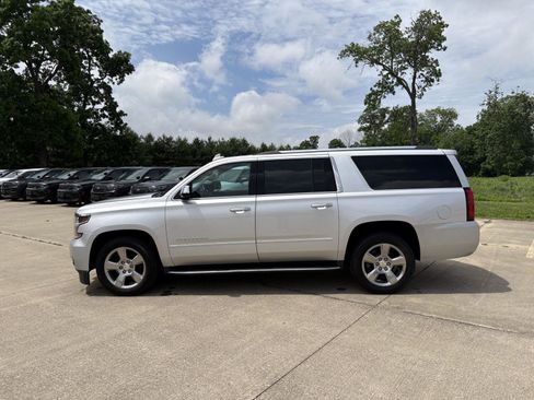 Used 2020 Chevrolet Suburban Premier AWD/4WD image 26
