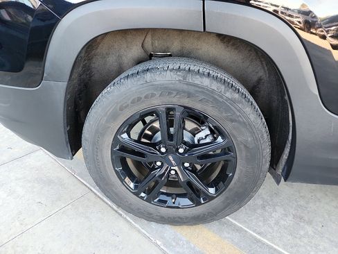 Used 2023 GMC Terrain AT4 image 9