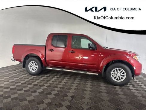 Used 2020 Nissan Frontier SV image 1