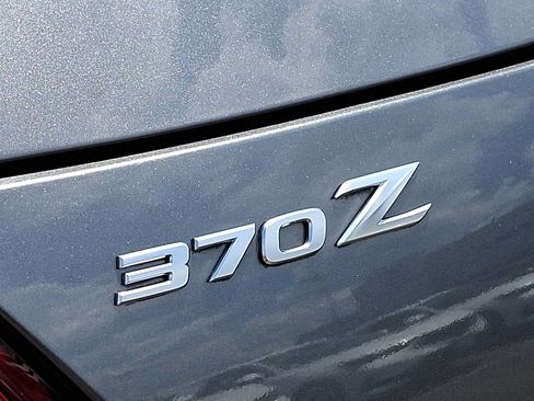 Used 2017 Nissan 370Z Coupe RWD image 32