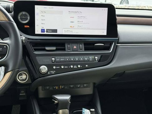 Used 2024 Lexus ES 300h Ultra Luxury image 19