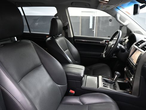 Used 2017 Lexus GX 460 image 19
