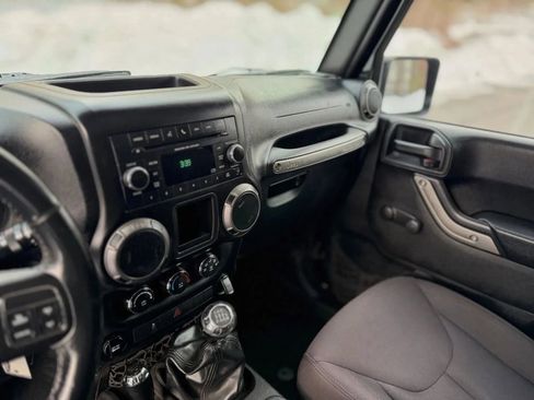 Used 2015 Jeep Wrangler Sport AWD/4WD image 16