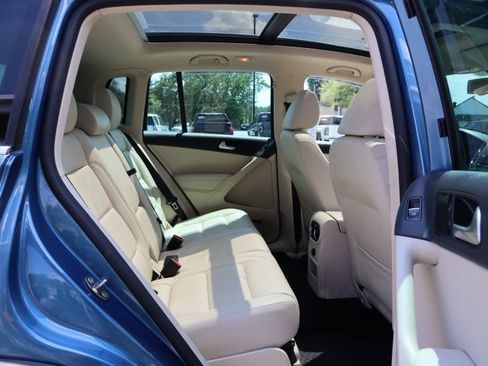 Used 2017 Volkswagen Tiguan SEL AWD/4WD image 20