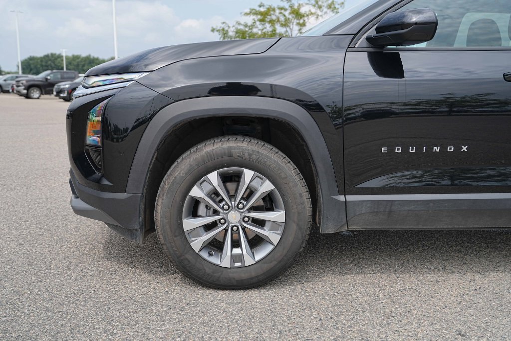 Used 2026 Chevrolet Equinox LT AWD/4WD image 12