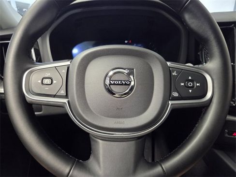 Used 2025 Volvo XC60 B5 Core image 37