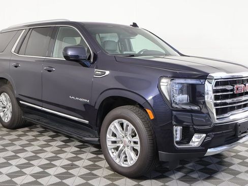 Used 2024 GMC Yukon SLT AWD/4WD image 3