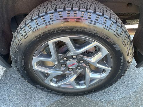 Used 2024 GMC Sierra 1500 SLE w/ X31 Off-Road Package image 6