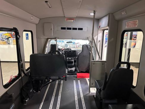 Used 2015 Ford E-350 and Econoline 350 Super Duty image 43