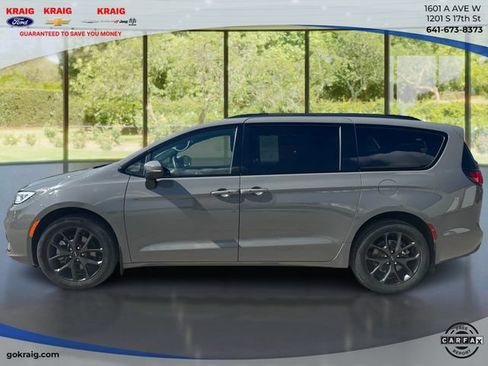 Used 2023 Chrysler Pacifica Touring-L w/ S Appearance Package AWD/4WD image 8