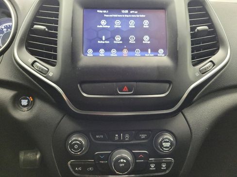 Used 2019 Jeep Cherokee Latitude Plus image 25