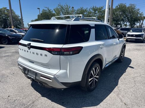Certified 2025 Nissan Pathfinder Platinum w/ Cargo Package FWD image 5