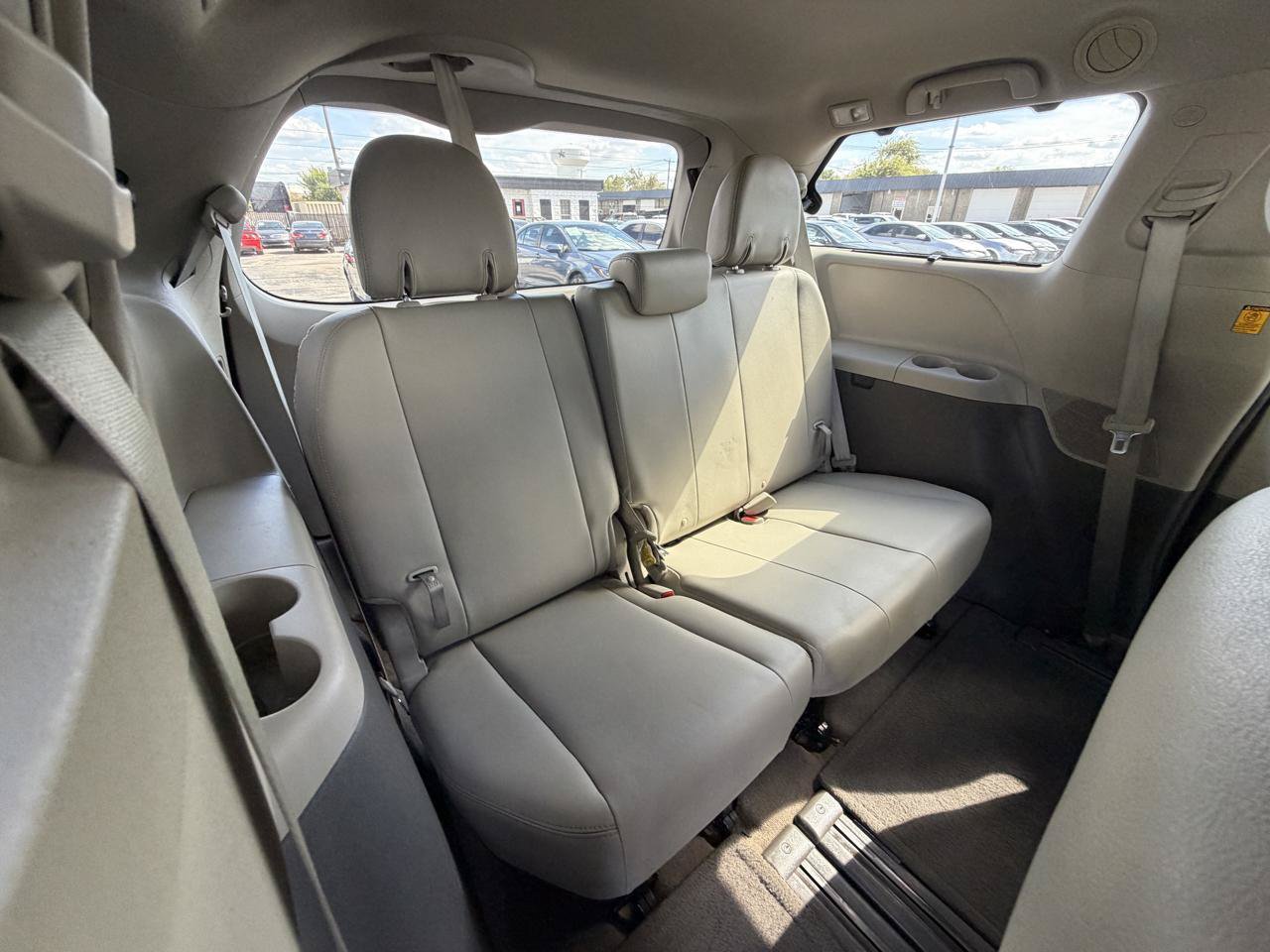 Used 2012 Toyota Sienna XLE FWD image 16