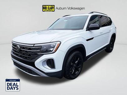 New 2025 Volkswagen Atlas Peak Edition SE